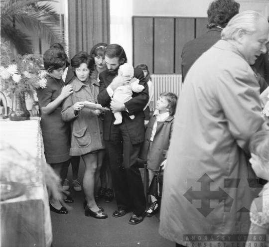 THM-BJ-00438 - Névadó ünnepség a Szekszárd Városi Tanácsban az 1960-as években