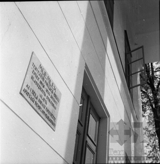 THM-BJ-01141 - Feltárás és felújítás a szekszárdi régi megyeháza udvarán az 1970-es években