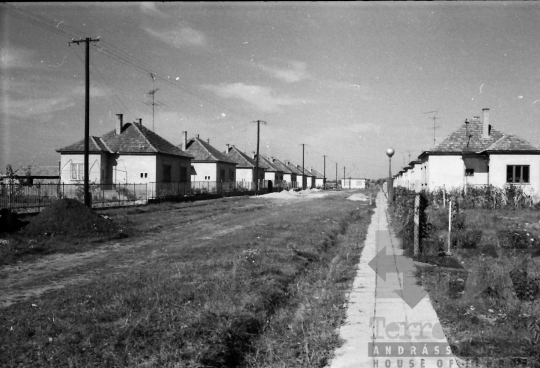 THM-BJ-01634 - Új lakóházak Bátaszéken az 1960-as években