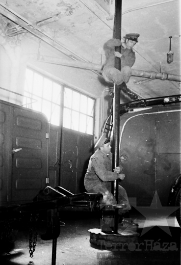 THM-BJ-01637 - Új tűzoltóautó próbája Leperdpusztán az 1960-as években 