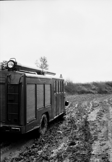 THM-BJ-01638 - Új tűzoltóautó próbája Leperdpusztán az 1960-as években 