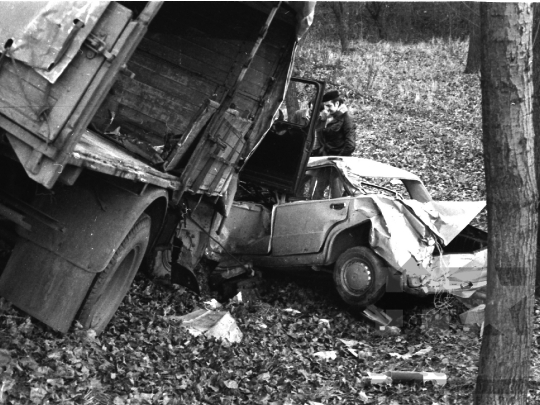 THM-BJ-01955 - Közlekedési baleset a szekszárdi országúton az 1970-es években