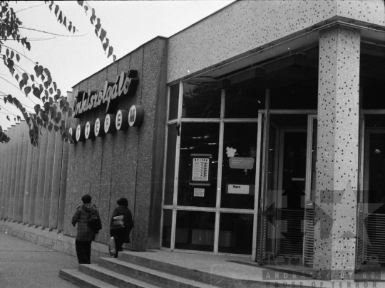 THM-BJ-02102 - Önkiszolgáló étterem Szekszárdon az 1970-es években