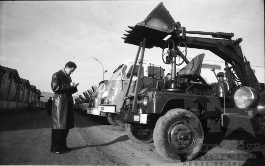 THM-BJ-02283 - AKÖV vállalat telephelye Szekszárdon az 1960-as években