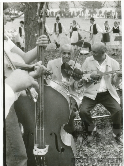THM-BJ-02302 - Bogyiszlói népzenészek Tengelicen az 1970-es években