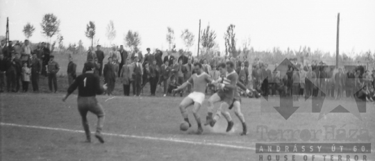 THM-BJ-02558 - Szekszárdi Petőfi SK- Mázai Bányász futballmérkőzés Szekszárdon az 1960-as években