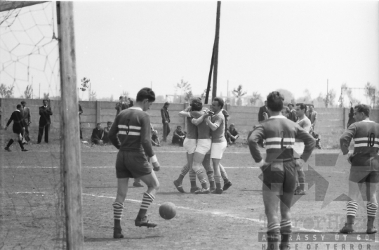 THM-BJ-02561 - Szekszárdi Petőfi SK- Mázai Bányász futballmérkőzés Szekszárdon az 1960-as években