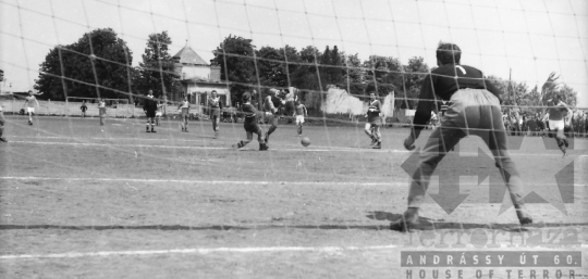 THM-BJ-02564 -  Szekszárdi Petőfi SK- Mázai Bányász futballmérkőzés Szekszárdon az 1960-as években