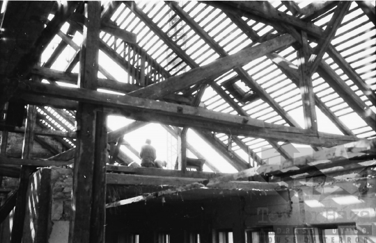 THM-BJ-02862 - Tetőjavítás Szekszárdon az 1960-as években 