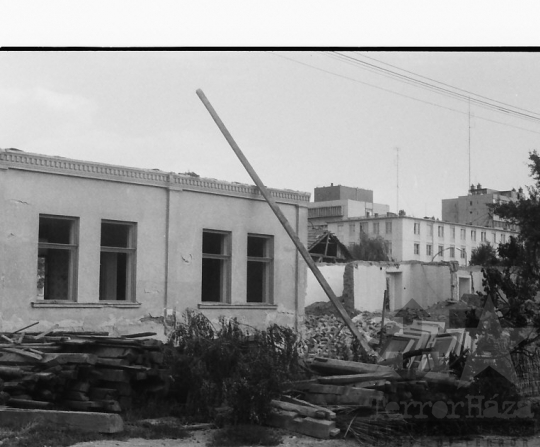 THM-BJ-03261 - Házbontásokat megelőző árverés Szekszárdon az 1980-as években