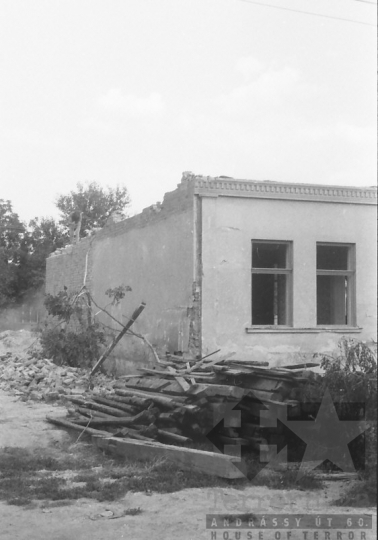 THM-BJ-03262 - Házbontásokat megelőző árverés Szekszárdon az 1980-as években