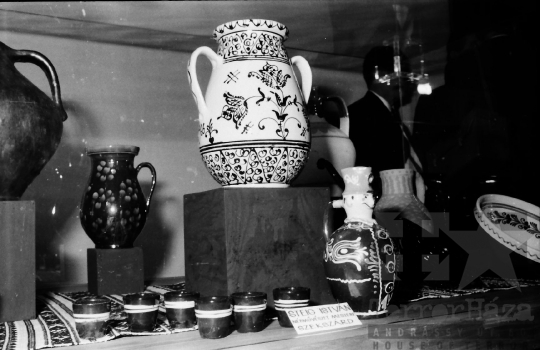 THM-BJ-03658 - Népművészeti kiállítás Pécsváradon az 1960-as években