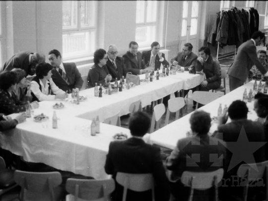 THM-BJ-03826 - Miniszteri látogatás a dunaföldvári bútorlapgyártó üzemben az 1970-es években 