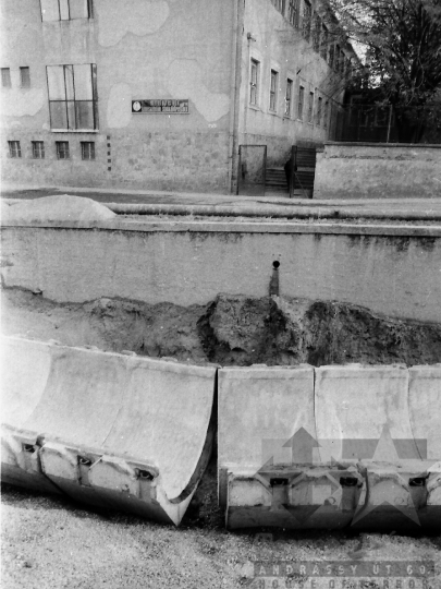 THM-BJ-03850 - Szekszárdi-séd betonozása, lefedése az 1970-es években 
