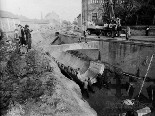 THM-BJ-03852 - Szekszárdi-séd betonozása, lefedése az 1970-es években 