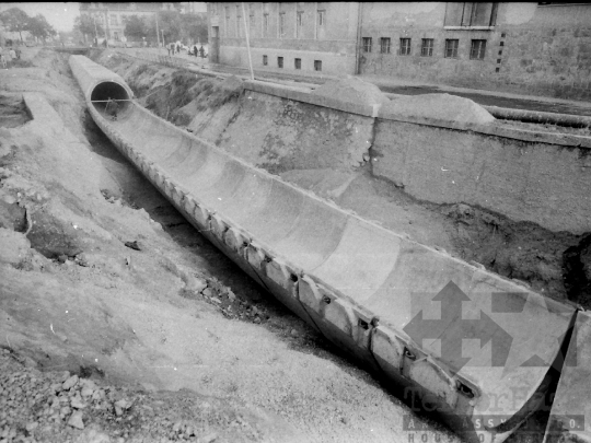 THM-BJ-03856 - Szekszárdi-séd betonozása, lefedése az 1970-es években 