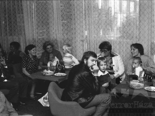 THM-BJ-03929 - Névadó ünnepség a szekszárdi BM klubban az 1980-as években