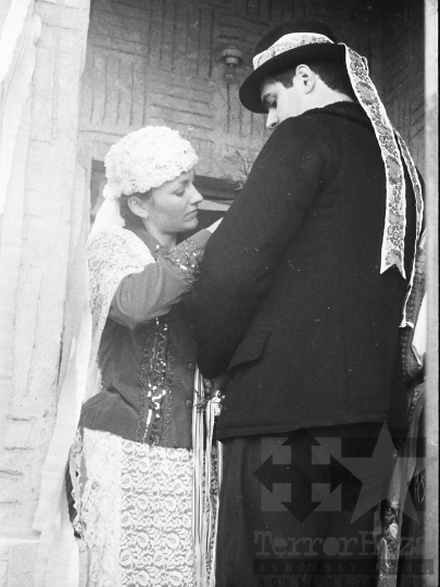 THM-BJ-04591 - Kardos Györgyi néptáncos esküvője Szekszárdon az 1980-as években
