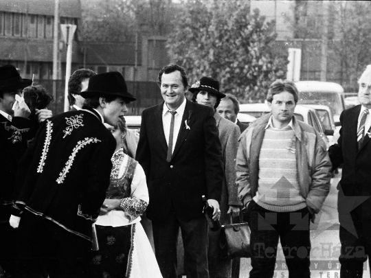 THM-BJ-04592 - Kardos Györgyi néptáncos esküvője Szekszárdon az 1980-as években