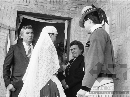 THM-BJ-04645 - Kardos Györgyi néptáncos  esküvője Szekszárdon az 1980-as években