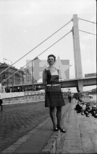 THM-BJ-04722 - Fiatal textiltervezők vizsgamunkáinak bemutatója Budapesten az 1960-as években