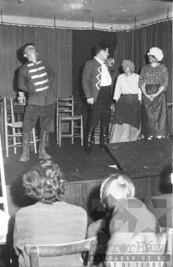 THM-BJ-04774 - Tolnai amatőr színjátszók előadása Závodon az 1960-as években
