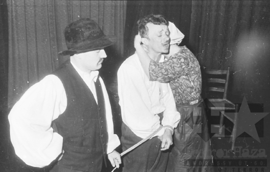THM-BJ-04775 - Tolnai amatőr színjátszók előadása Závodon az 1960-as években