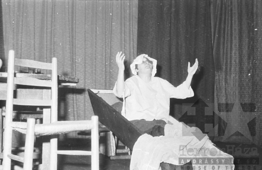 THM-BJ-04779 - Tolnai amatőr színjátszók előadása Závodon az 1960-as években
