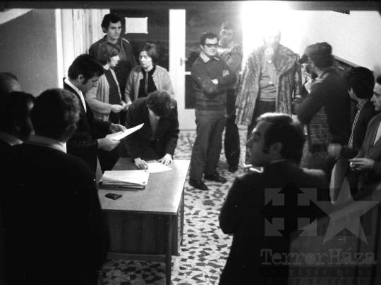 THM-BJ-05086 - Lakógyűlés egy szekszárdi társasházban az 1970-es években