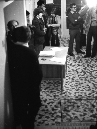 THM-BJ-05087 - Lakógyűlés egy szekszárdi társasházban az 1970-es években