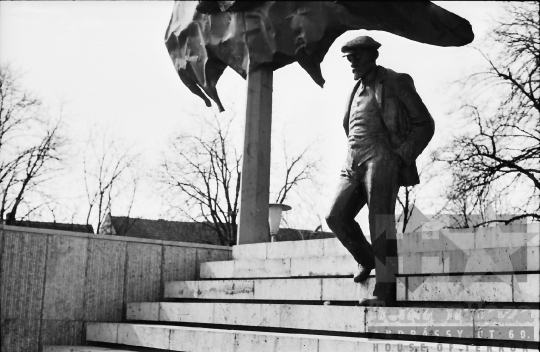 THM-BJ-05097 - Lenin-emlékmű Mohácson az 1970-es években