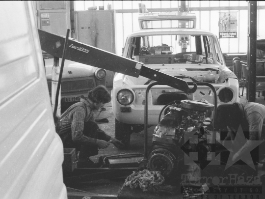 THM-BJ-05144 - Szekszárdi autójavító műhely az 1970-es években 