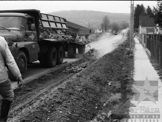 THM-BJ-05313 - Útépítés Szálka községben az 1970-es években 