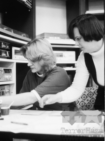 THM-BJ-05628 - Gyerekfoglalkozás a szekszárdi könyvtár zeneműtárában az 1980-as években