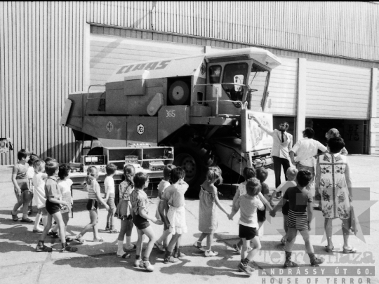 THM-BJ-06421 - Tolna megyei mezőgazdasági kiállítás Szekszárdon az 1980-as években