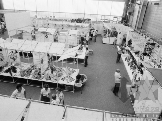 THM-BJ-06424 - Tolna megyei mezőgazdasági kiállítás Szekszárdon az 1980-as években
