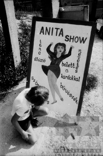 THM-BJ-06837 - ANITA-show - vándorartisták fellépése Mórágyon az 1980-as években