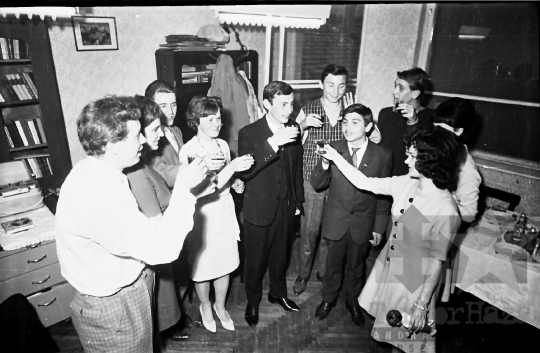 THM-BJ-07292 - Nyomdászok névnapot ünnepelnek Szekszárdon az 1960-as években