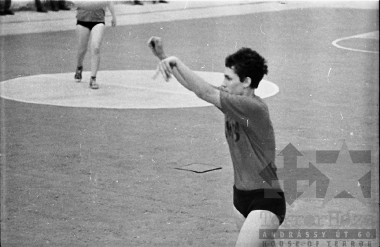 THM-BJ-07335 - Kosárlabda-mérkőzés a szekszárdi Garay János  Gimnáziumban az 1960-as években