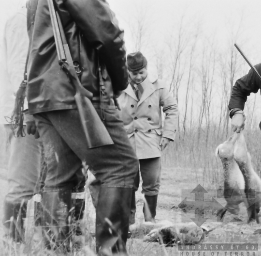 THM-BJ-07511 - Szekszárdi újságírók vadászaton Paks mellett az 1960-as években