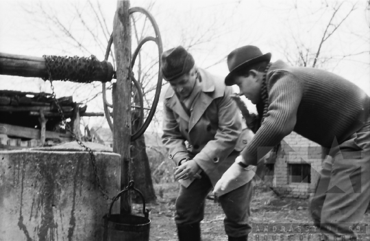THM-BJ-07514 - Szekszárdi újságírók vadászaton Paks mellett az 1960-as években