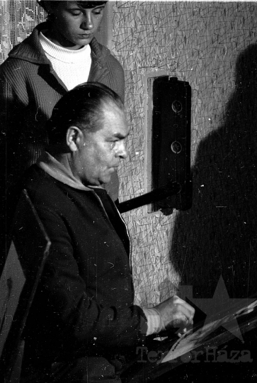 THM-BJ-08169 - Lázár Pál szekszárdi festőművész rajzórája Szekszárdon az 1960-as években