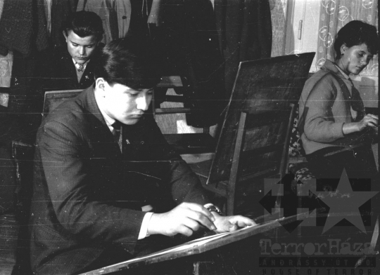 THM-BJ-08172 - Lázár Pál szekszárdi festőművész rajzórája Szekszárdon az 1960-as években