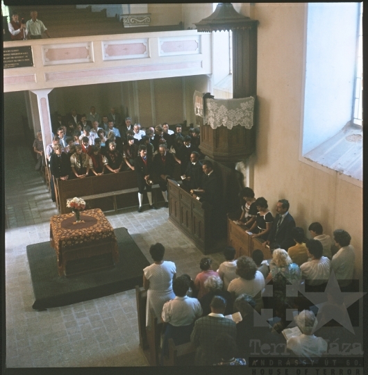 THM-BJ-08205 - Istentisztelet a mórágyi református templomban az 1980-as években