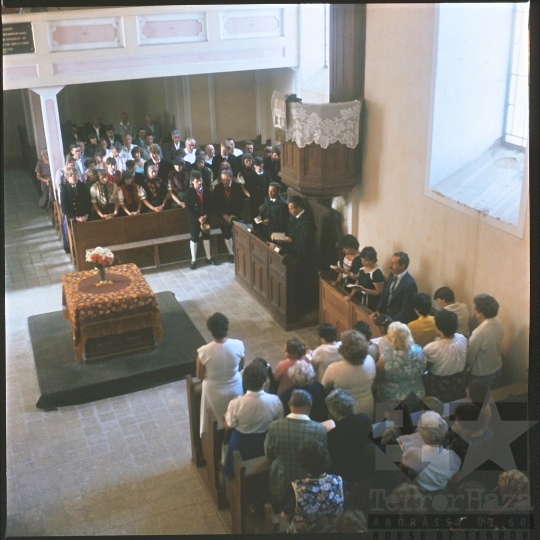 THM-BJ-08206 - Istentisztelet a mórágyi református templomban az 1980-as években