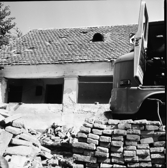 THM-BJ-08233 - Az őcsényi Lovas-házat a szentendrei Skanzenbe szállítják az 1970-es években