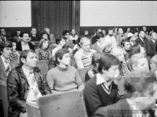THM-BJ-08779 - Kereskedelmi értekezlet a megyeháza dísztermében Szekszárdon az 1980-as években