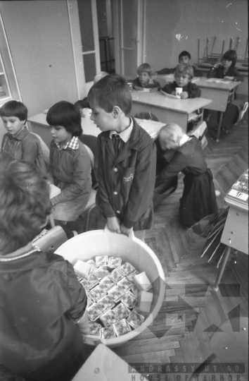 THM-BJ-08831 - Szekszárdi általános iskola napközisei az 1980-as években