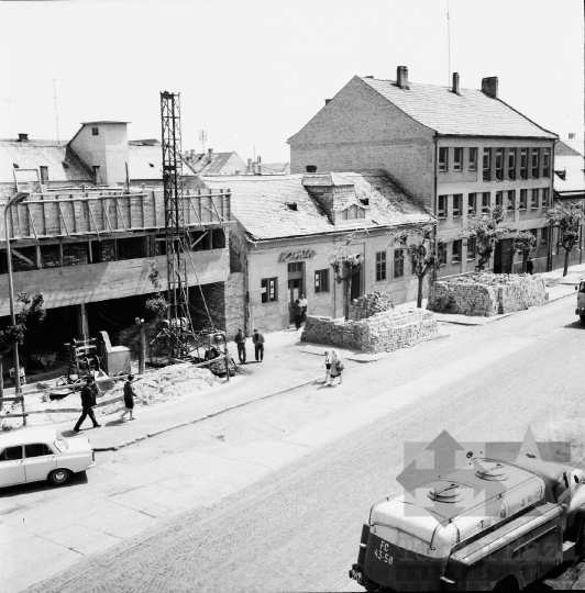THM-BJ-09915 - Szekszárdi utcakép az 1970-es években