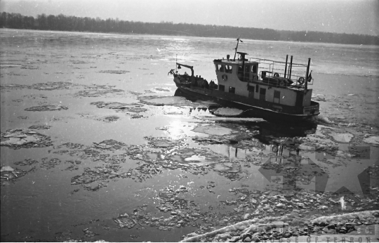 THM-BJ-10380 - Paksi Duna-part télen az 1960-as években